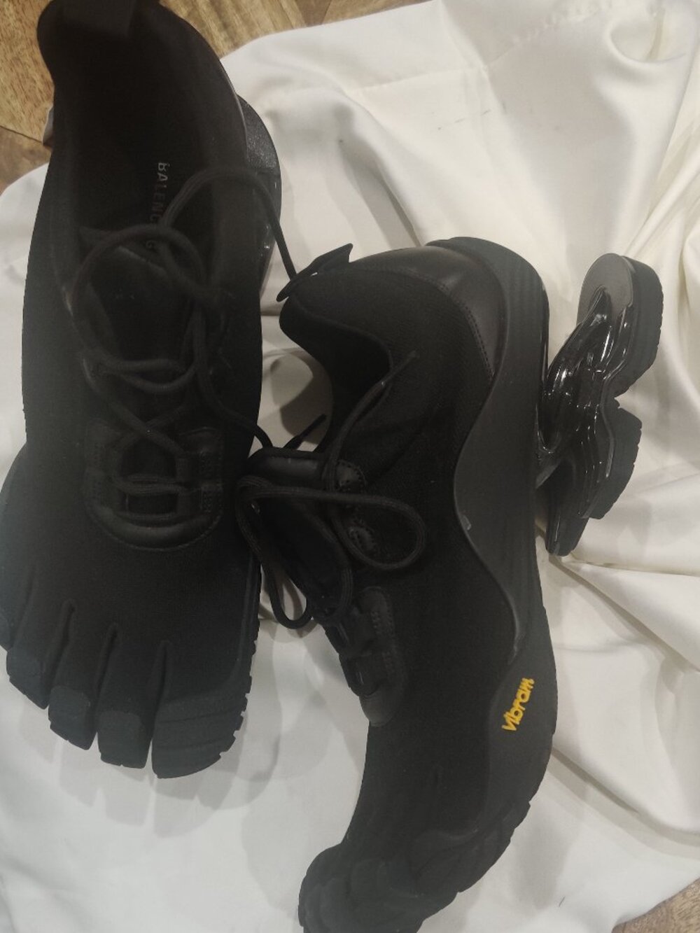 Balenciaga Five finger vibram shoes size 43 UNISEX 11M 13W $1498.00 - Picture 1 of 6
